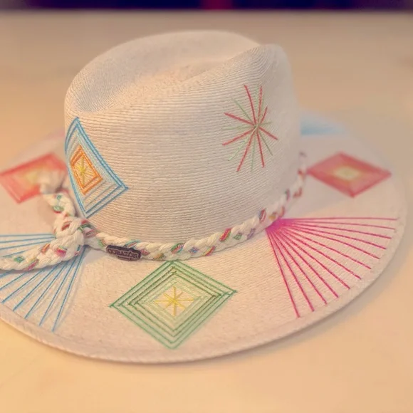 Stunning Hat, Stiching Details - Picture 1 of 2